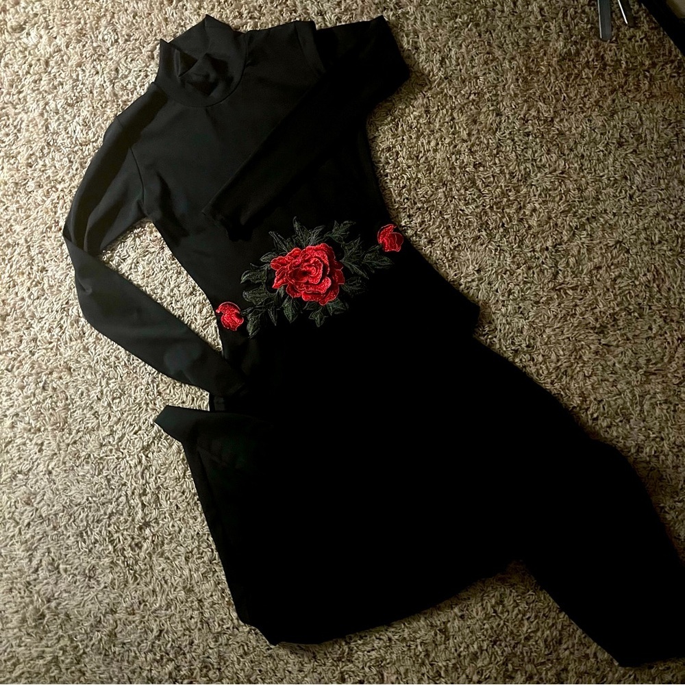 Turkish made maxi dress with 3d rose appliqué, sz medium